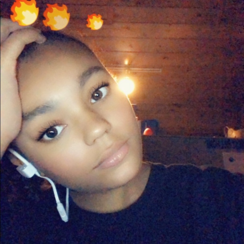 Meet your Posher, Desiree